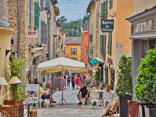 Trasferirsi a Valbonne: una piccola Europa nel sud della Francia