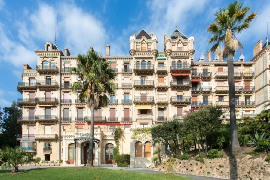 Amazing apartment with sea views for rent in Cannes center. Beautiful, modern apartment situated in Chateau Vallombrosa, close to Palais de Festival and sea. Amazing accommodation in Cannes, French Riviera