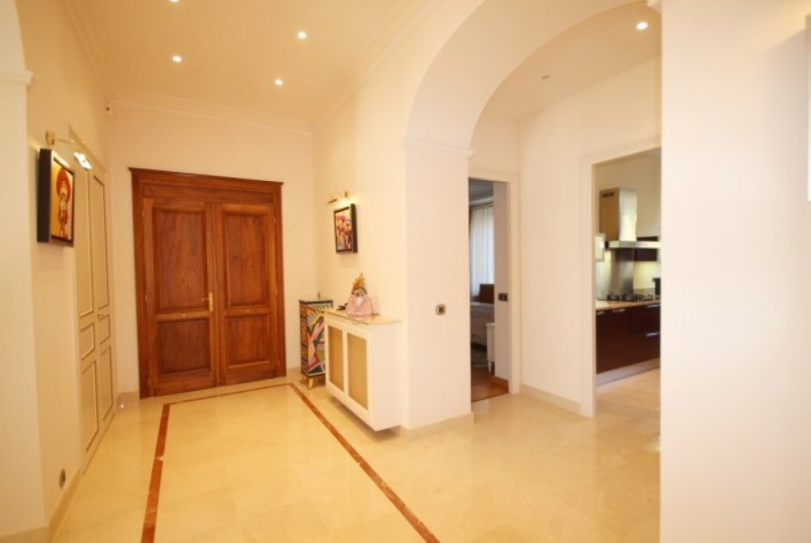 法国 戛纳的200m² 公寓长租支付比特币 1320614