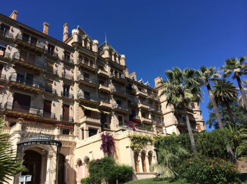 Amazing apartment with sea views for rent in Cannes center. Beautiful, modern apartment situated in Chateau Vallombrosa, close to Palais de Festival and sea. Amazing accommodation in Cannes, French Riviera
