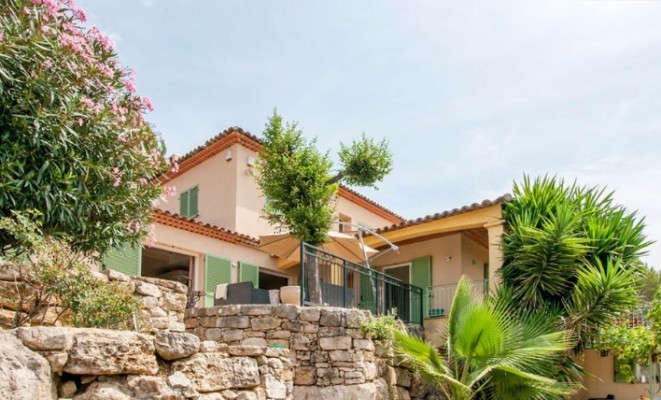 Long Term Rent Superb Villa With Salted Water Pool Near Valbonne