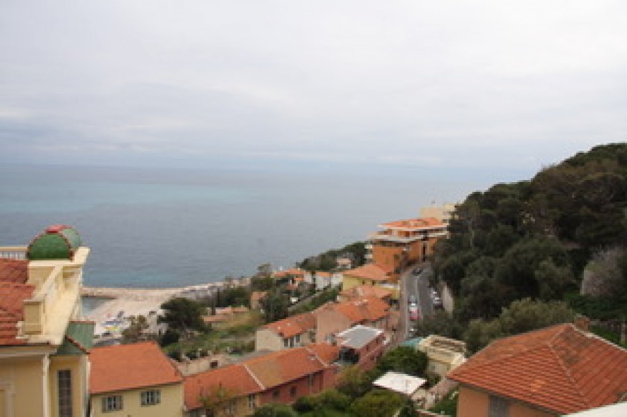 Pronájem bytu 80m&#178; 2 ložnice myčka, nemovitost je zařízena, parkoviště, terasa, jižní orientace, výhledy na moře v Cap d'Ail, Francouzské Riviéře, Francii. Pronájem bytu 80m&#178; v Cap d'Ail - Francii. Největší nabídka dlouhodobých pronájmů - Francii. Nemovitost je pronajímána v Cap d'Ail Francii, 842419